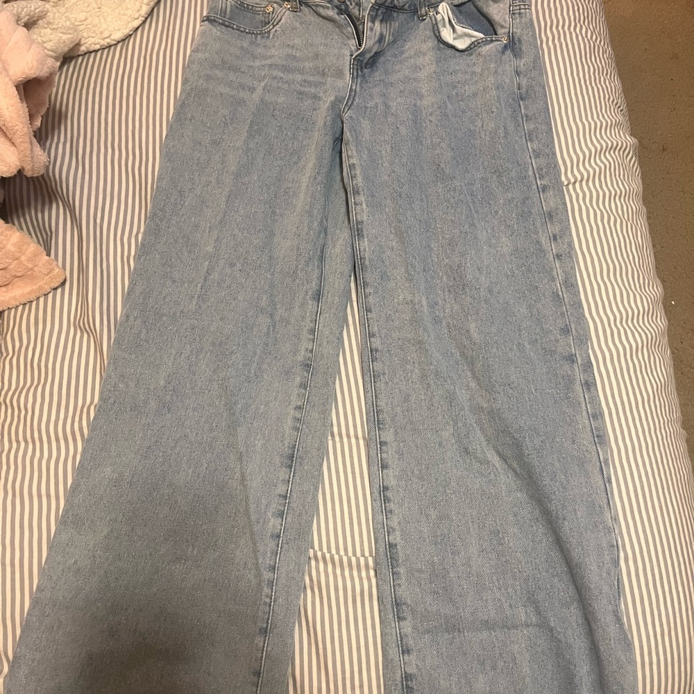 Edikted Raelynn Low Rise Jeans